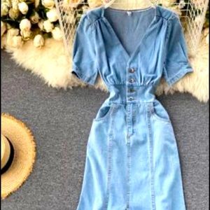 🍂🍂 Denim V-Neck Midi Dress 🍂